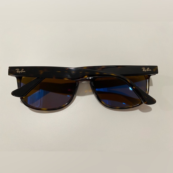 Ray-Ban Original Wayfarer Polarized Sunglasses main image 10